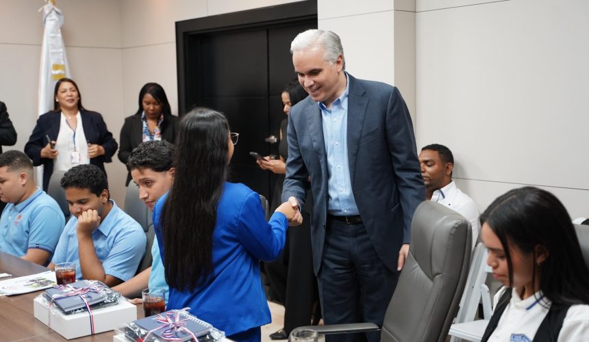 Delegación de estudiantes representará al país en Kenia y Estados Unidos en programas internacionales de liderazgo y debate
