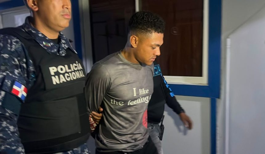 Tras amplio despliegue de búsqueda policial, se entrega presunto autor de la muerte de adolescente en Santiago