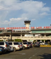 Secretaría de Asuntos Aeronáuticos de la Fuerza del Pueblo advierte que el aumento de las tasas aeroportuarias reduce la competitividad de la RD