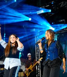Constanza vive una manifestación masiva de fe y adoración en el histórico concierto “Adorando Juntos” de ReconocidosNet
